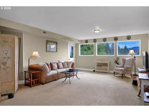 Living - 6027 View Loop, Florence, OR 97439 photo 4 of 5