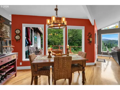 Dining - 6027 View Loop, Florence, OR 97439 photo 2 of 3