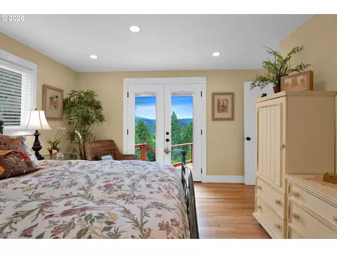 Bedroom - 6027 View Loop, Florence, OR 97439 photo 6 of 7