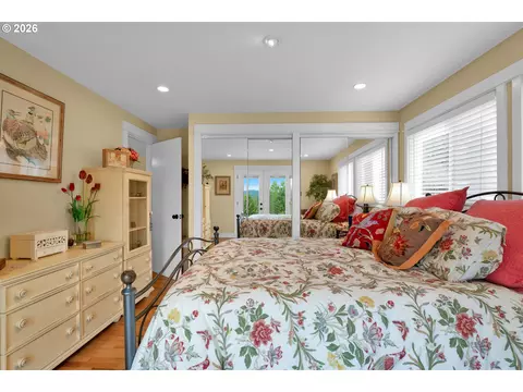 Bedroom - 6027 View Loop, Florence, OR 97439 photo 7 of 7