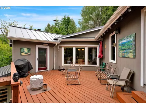 Exterior - 6027 View Loop, Florence, OR 97439 photo 4 of 11