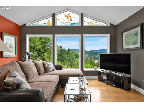 Living - 6027 View Loop, Florence, OR 97439 photo 2 of 5