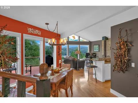 Dining - 6027 View Loop, Florence, OR 97439 photo 3 of 3