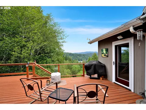 Exterior - 6027 View Loop, Florence, OR 97439 photo 5 of 11