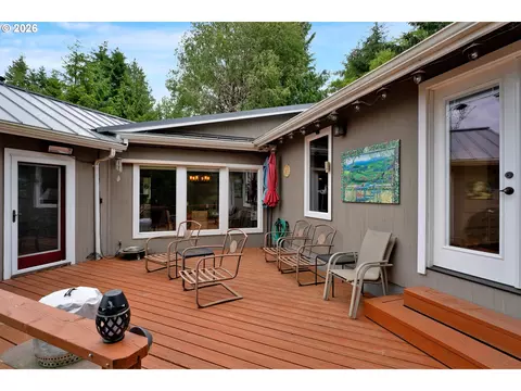 Exterior - 6027 View Loop, Florence, OR 97439 photo 7 of 11