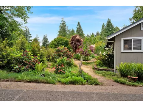 Exterior - 6027 View Loop, Florence, OR 97439 photo 10 of 11