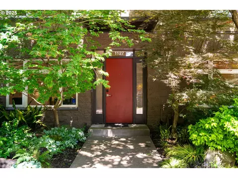 1127 NW Irving St, Portland, OR 97209