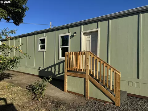 1085 W 1st Ave #8, Junction City, OR 97448