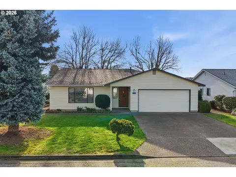 1350 Dogwood Dr, Woodburn, OR 97071