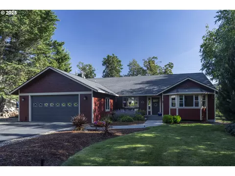 418 Rivershore Dr, Roseburg, OR 97470