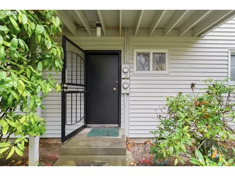 6835 SW Capitol Hill Rd #30, Portland, OR 97219