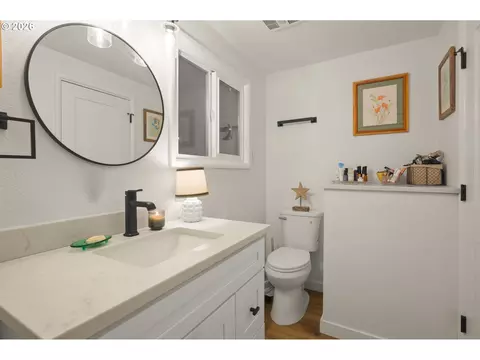 Bath - 2936 Olive St, Eugene, OR 97405 photo 2 of 2