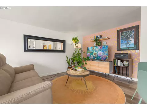 Living - 2936 Olive St, Eugene, OR 97405 photo 2 of 4
