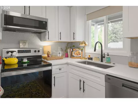 Kitchen - 2936 Olive St, Eugene, OR 97405 photo 4 of 6
