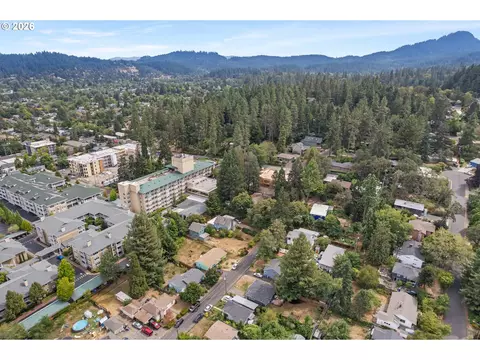 View/Area - 2936 Olive St, Eugene, OR 97405 photo 5 of 6