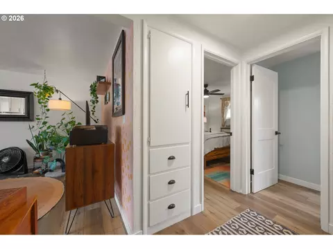 Entry Way - 2936 Olive St, Eugene, OR 97405 photo 2 of 3