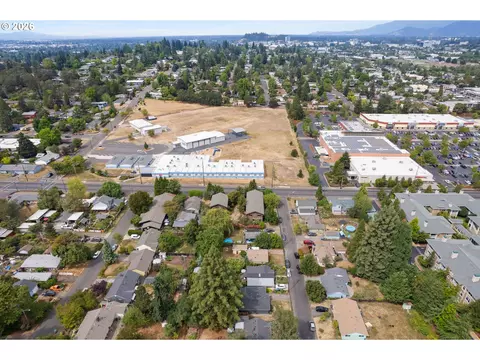 View/Area - 2936 Olive St, Eugene, OR 97405 photo 3 of 6