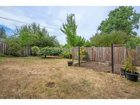 Exterior - 2936 Olive St, Eugene, OR 97405 photo 9 of 13