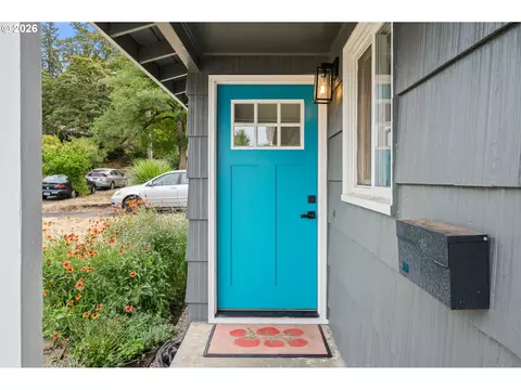 Entry Way - 2936 Olive St, Eugene, OR 97405 photo 1 of 3