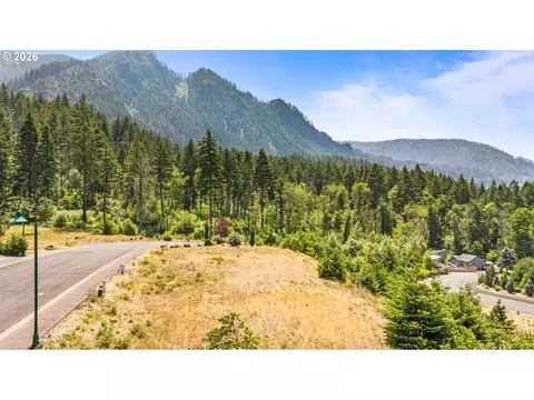 935 SW Spelling Pl #17, Cascade Locks, OR 97014