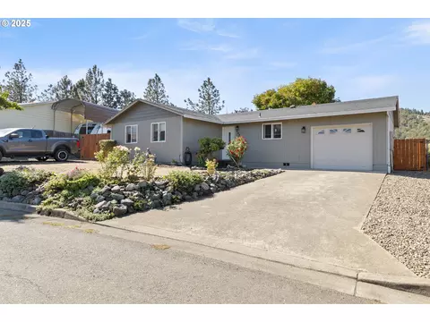 490 Char St, Roseburg, OR 97471