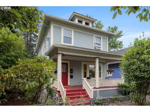 2220 SE Salmon St, Portland, OR 97214
