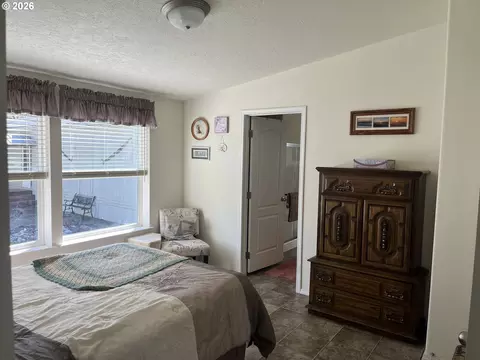 Bedroom - 650 E Ash St, Union, OR 97883 photo 2 of 2