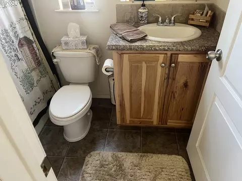 Bath - 650 E Ash St, Union, OR 97883 photo 3 of 4