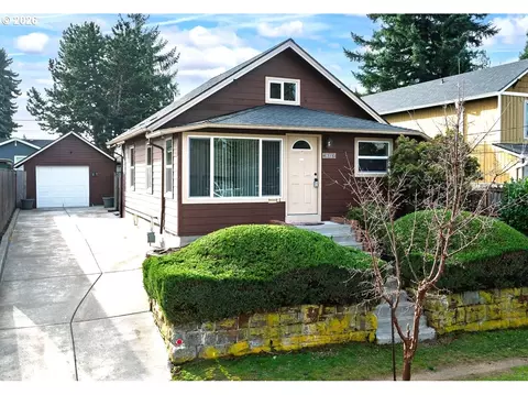 8310 NE Sacramento St, Portland, OR 97220