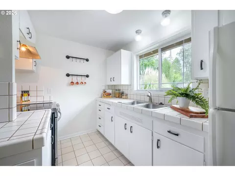 820 E 35th Ave, Eugene, OR 97405 photo 10