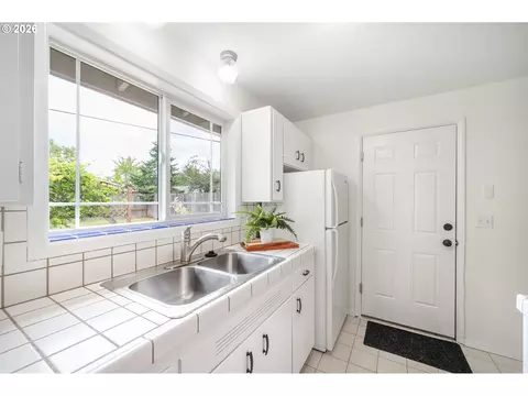 820 E 35th Ave, Eugene, OR 97405 photo 25