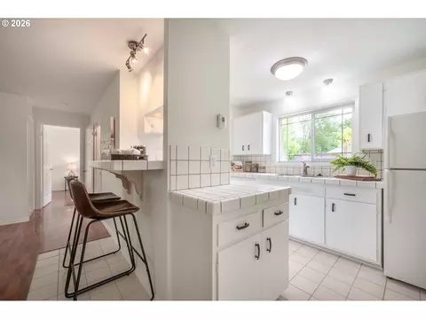 820 E 35th Ave, Eugene, OR 97405 photo 9