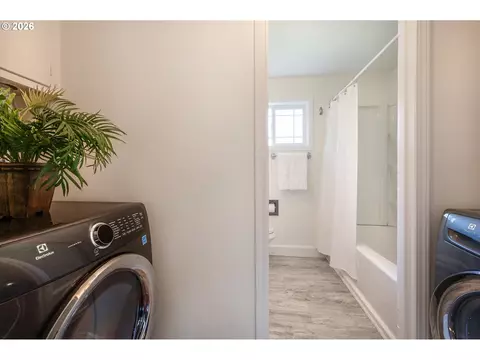 820 E 35th Ave, Eugene, OR 97405 photo 20