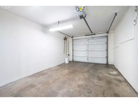 820 E 35th Ave, Eugene, OR 97405 photo 26