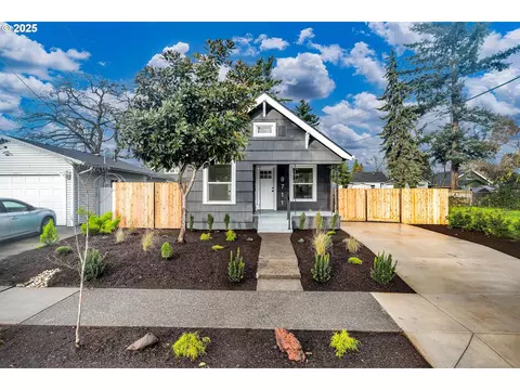 9711 SE Reedway St, Portland, OR 97266