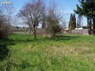 810 S 42nd St, Springfield, OR 97478