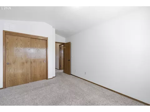 Bedroom - 2704 SW Giese Loop, Gresham, OR 97080 photo 6 of 8