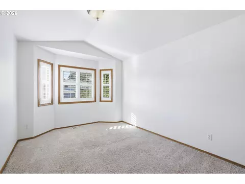 Bedroom - 2704 SW Giese Loop, Gresham, OR 97080 photo 5 of 8