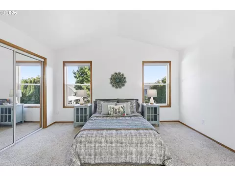Bedroom - 2704 SW Giese Loop, Gresham, OR 97080 photo 2 of 8