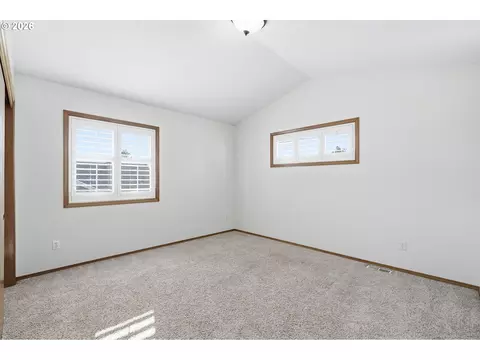Bedroom - 2704 SW Giese Loop, Gresham, OR 97080 photo 7 of 8