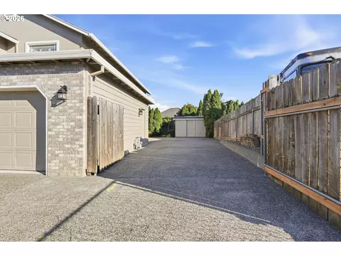 Exterior - 2704 SW Giese Loop, Gresham, OR 97080 photo 11 of 11