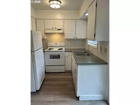 Kitchen - 18010 SE Langensand Rd, Sandy, OR 97055 photo 1 of 1