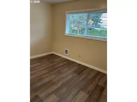 Bedroom - 18010 SE Langensand Rd, Sandy, OR 97055 photo 4 of 8