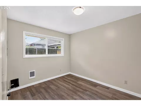 Bedroom - 18010 SE Langensand Rd, Sandy, OR 97055 photo 5 of 8
