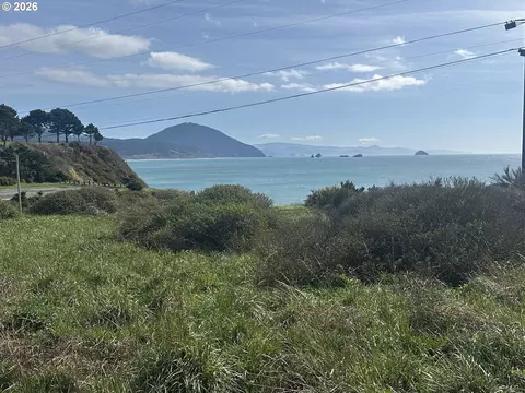 440 5th St, Port Orford, OR 97465