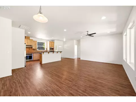 Living - 11855 SE Jed Ct, Sandy, OR 97055 photo 3 of 4