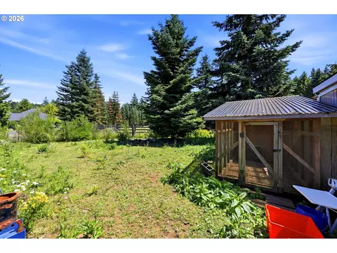 Exterior - 11855 SE Jed Ct, Sandy, OR 97055 photo 11 of 12