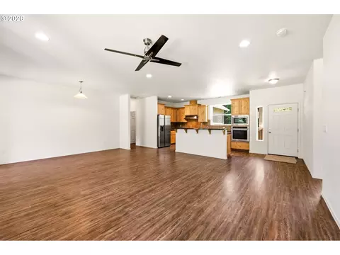 Living - 11855 SE Jed Ct, Sandy, OR 97055 photo 2 of 4