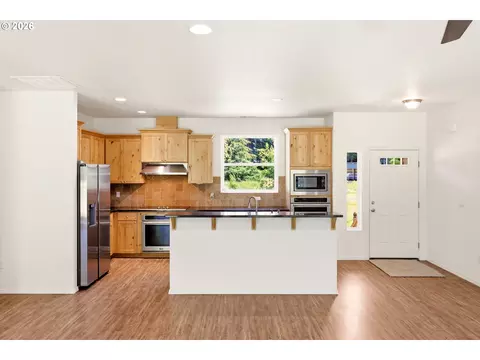 Kitchen - 11855 SE Jed Ct, Sandy, OR 97055 photo 1 of 4