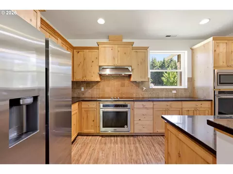 Kitchen - 11855 SE Jed Ct, Sandy, OR 97055 photo 2 of 4